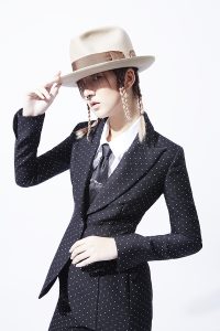 07 ELLE GIRL 1 1385rt bes